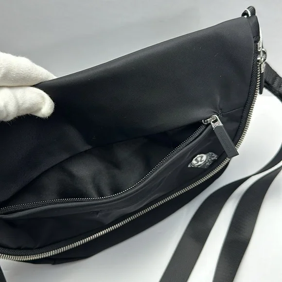 NWOT Lululemon All night Bag Black - Picture 14 of 17